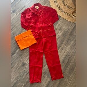 Red and Orange SHANGHAI TANG Silk lingerie set
Never worn Large ❤️🧡